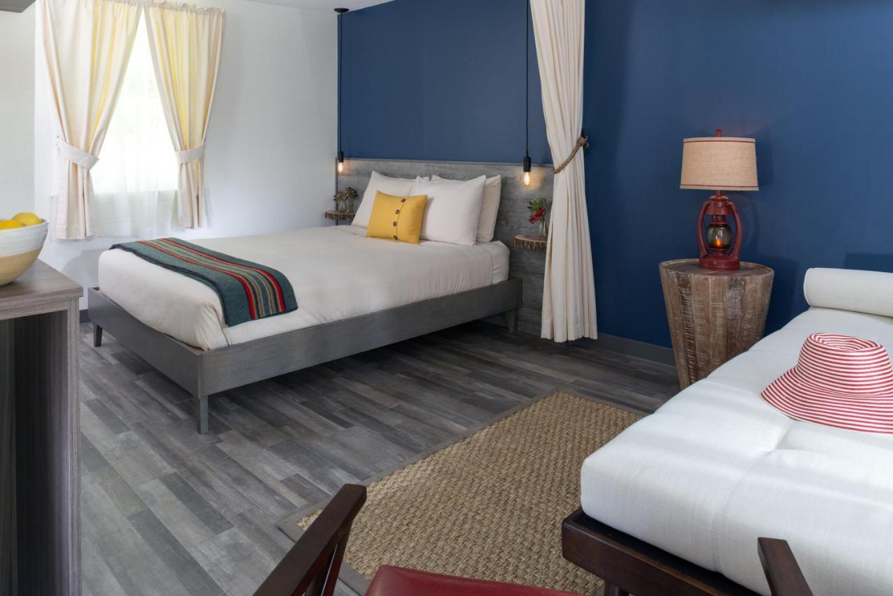 Treehouse Lodge Woods Hole Buitenkant foto